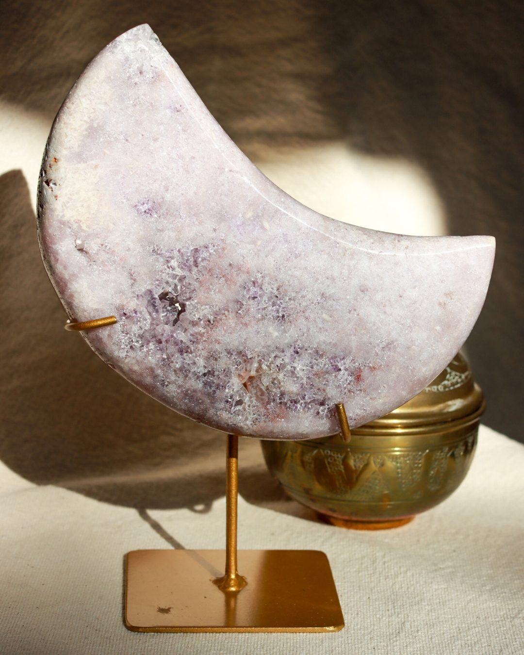 roze amethist maan op standaard