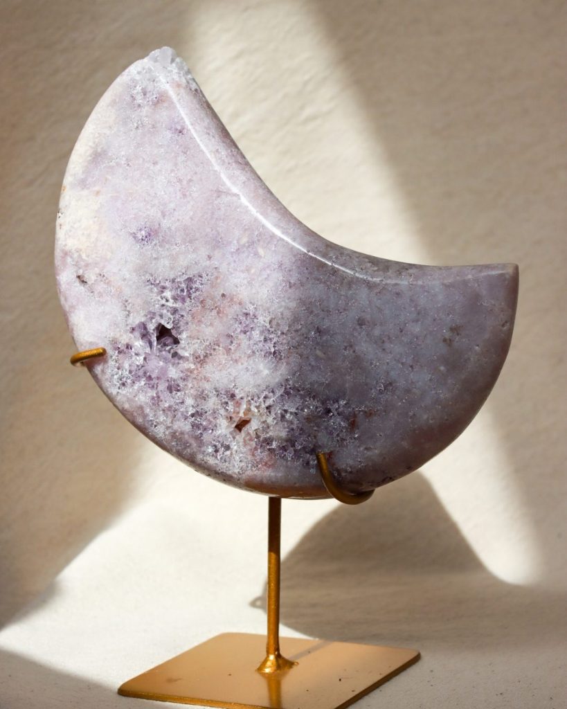 roze amethist maan op standaard