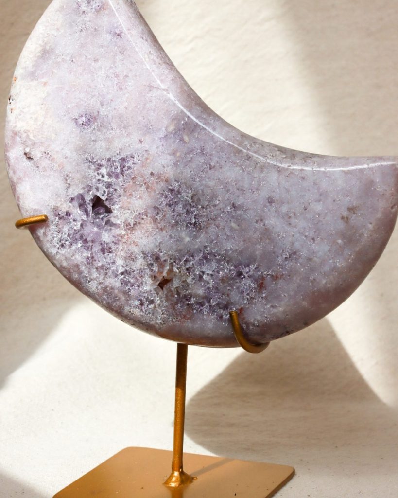 roze amethist maan op standaard