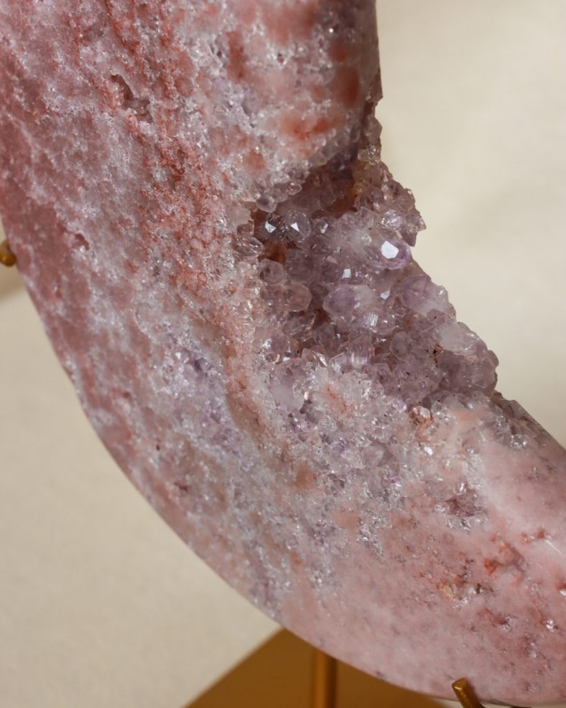 roze amethist maan op standaard