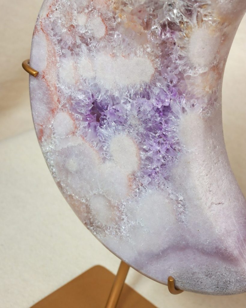 roze amethist maan op standaard