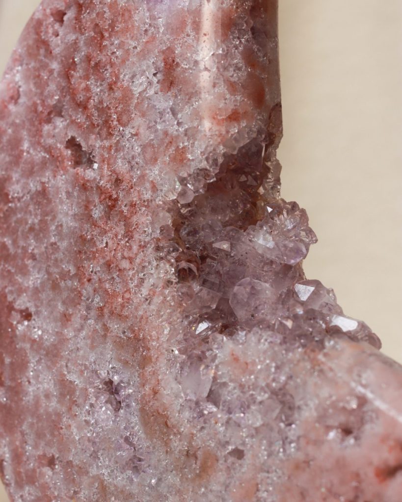 roze amethist maan op standaard