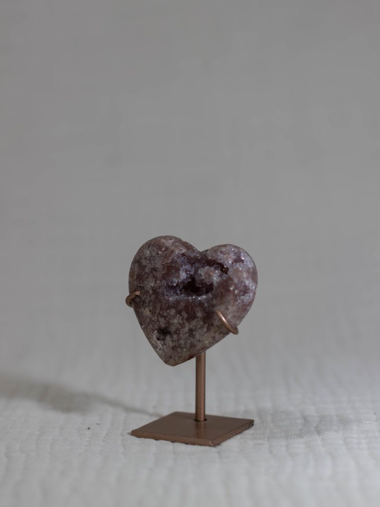 bx5-17-ft2-pink-amethyst-heart-crystal