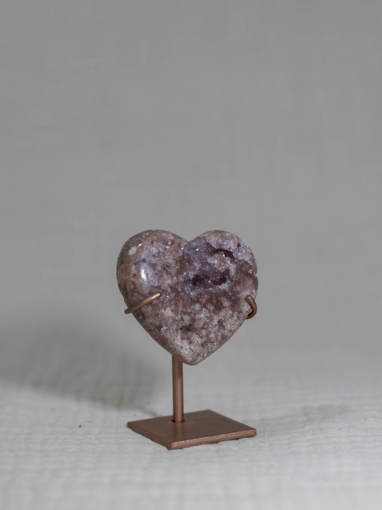 bx5-17-ft3-pink-amethyst-heart-crystal