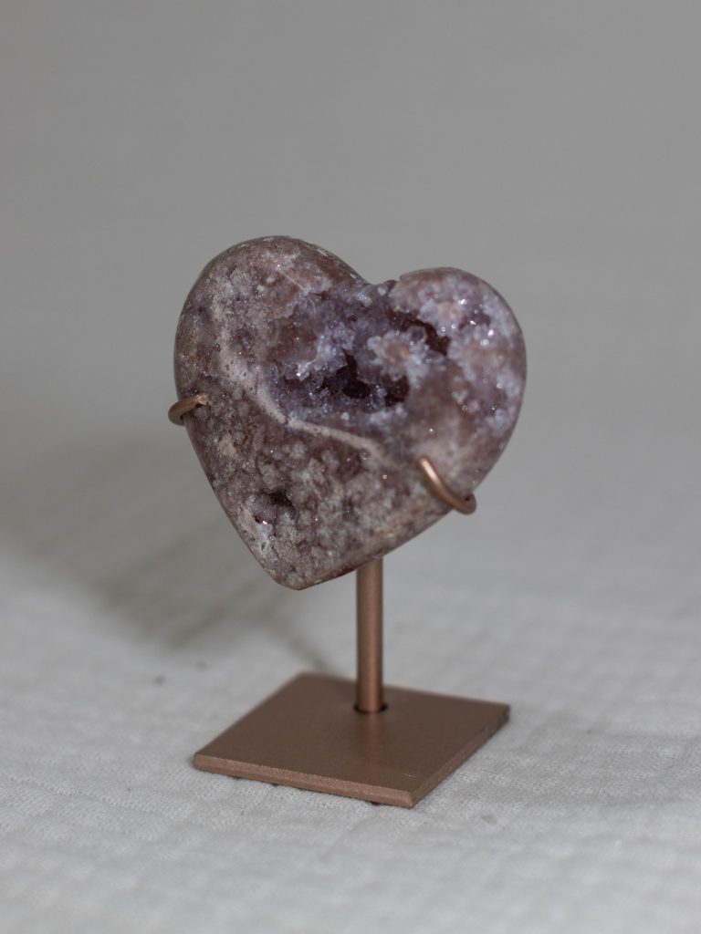 bx5-17-ft4-pink-amethyst-heart-crystal