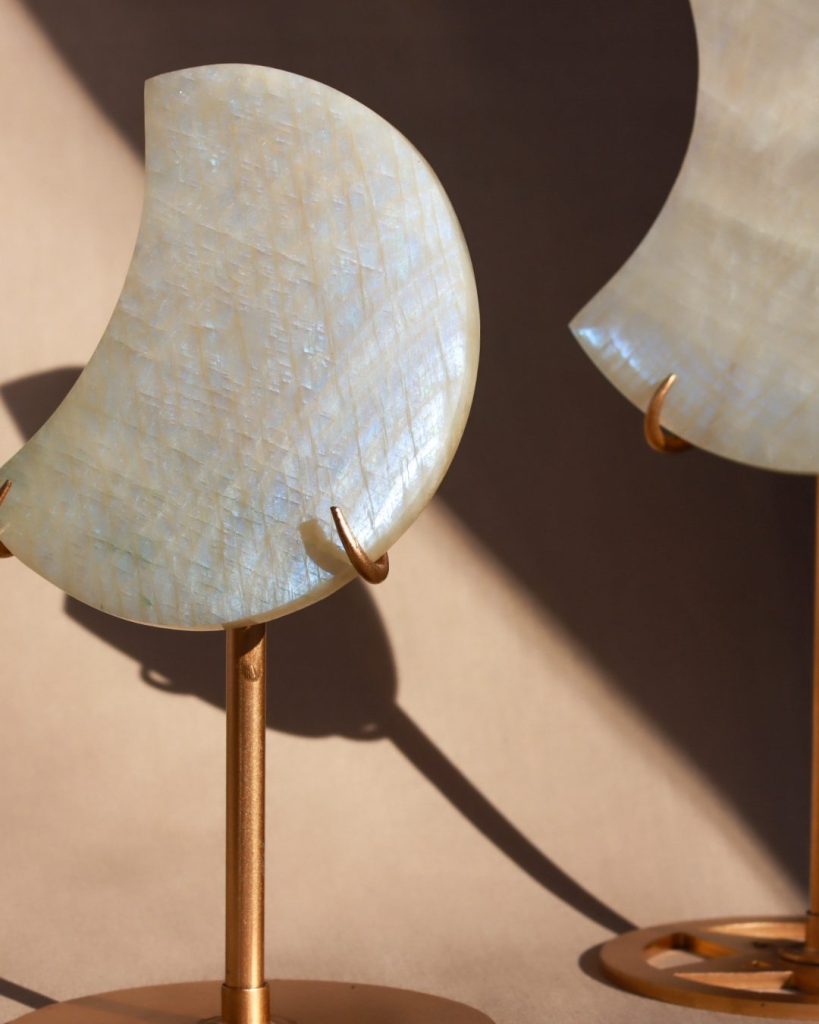 maansteen maan op standaard