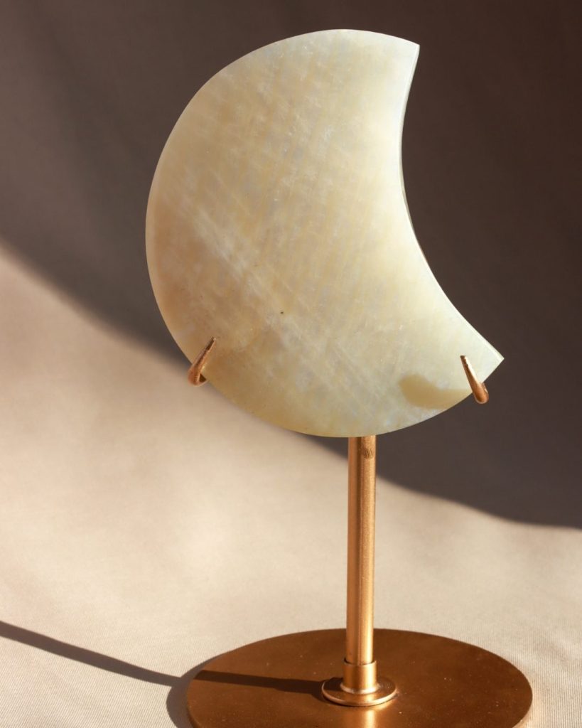 maansteen maan op standaard