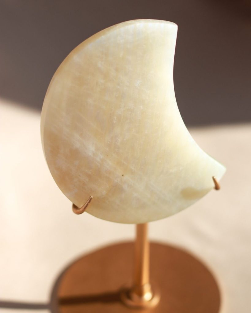 maansteen-maan-op-standaard (4)