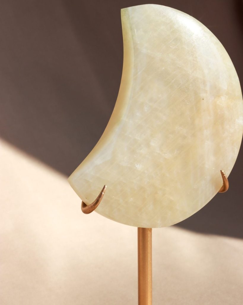 maansteen maan op standaard