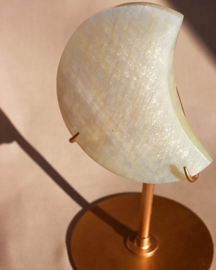 maansteen maan op standaard