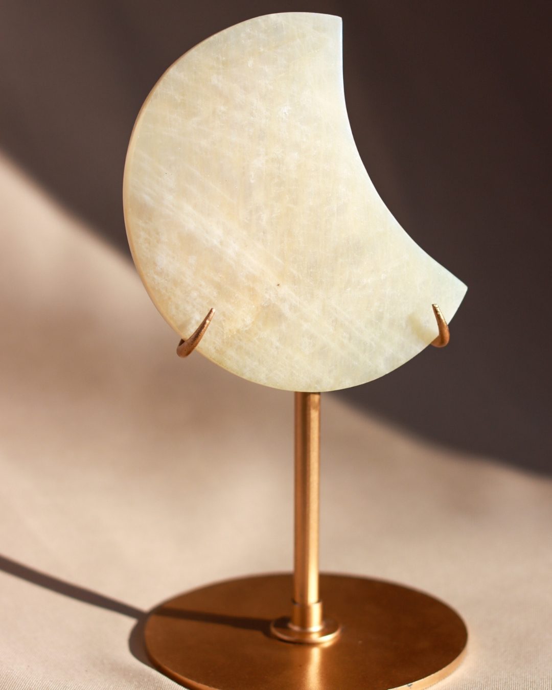 maansteen maan op standaard