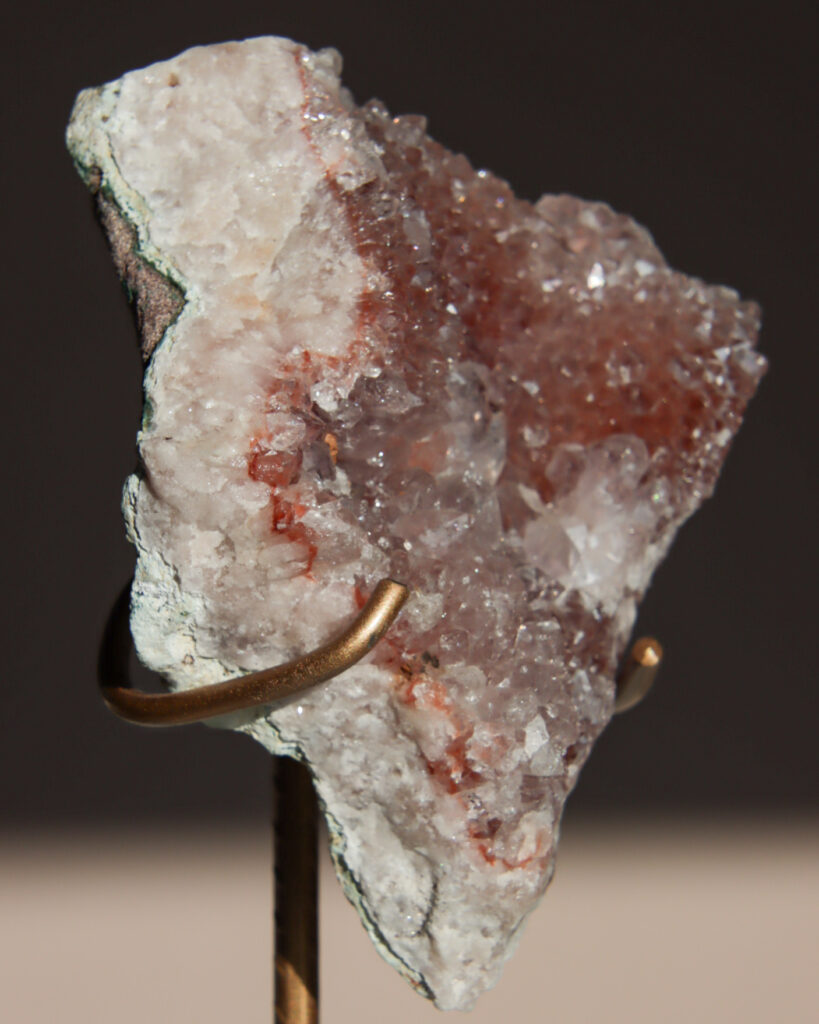 roze-amethist-cluster-op-standaard_0869