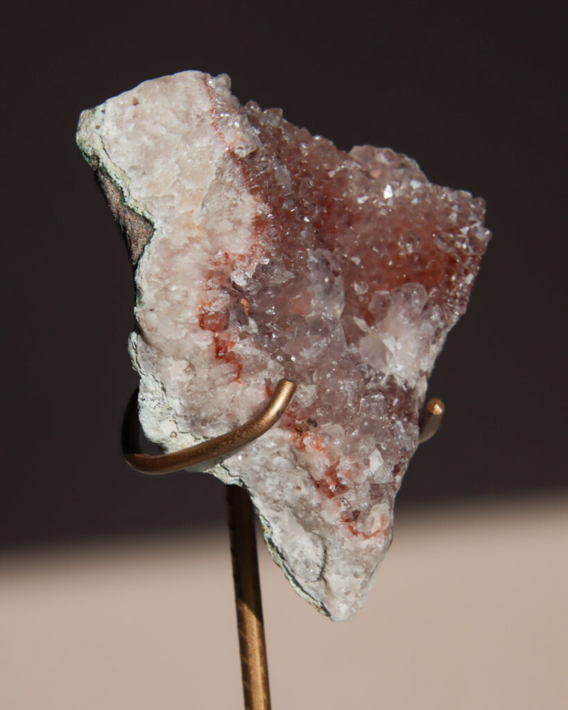 roze-amethist-cluster-op-standaard_0870