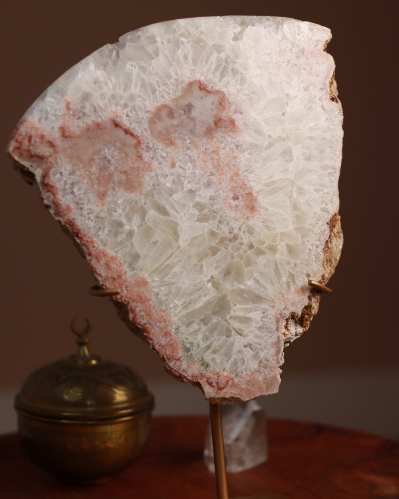 roze amethist slab op standaard