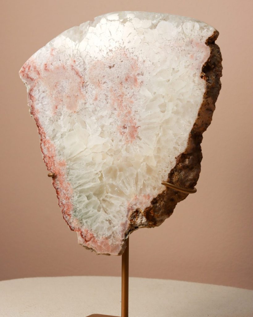 roze amethist slab op standaard