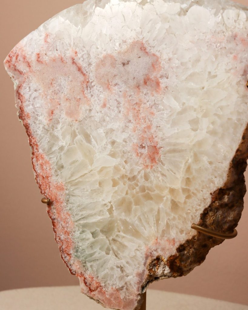 roze amethist slab op standaard