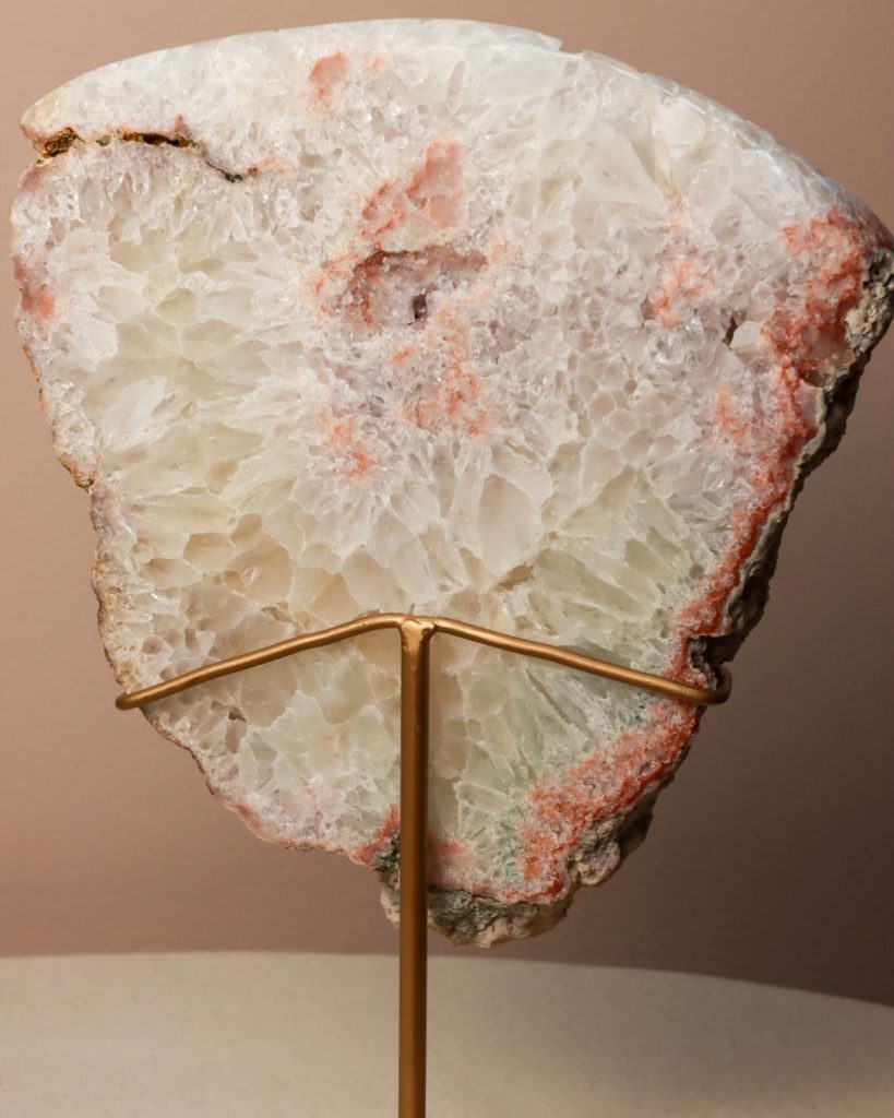 roze amethist slab op standaard