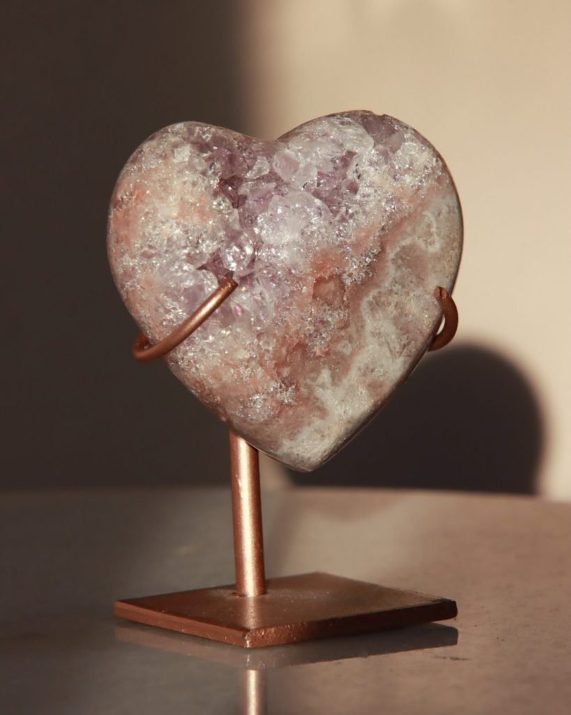 roze-amethist-hart-edelsteen