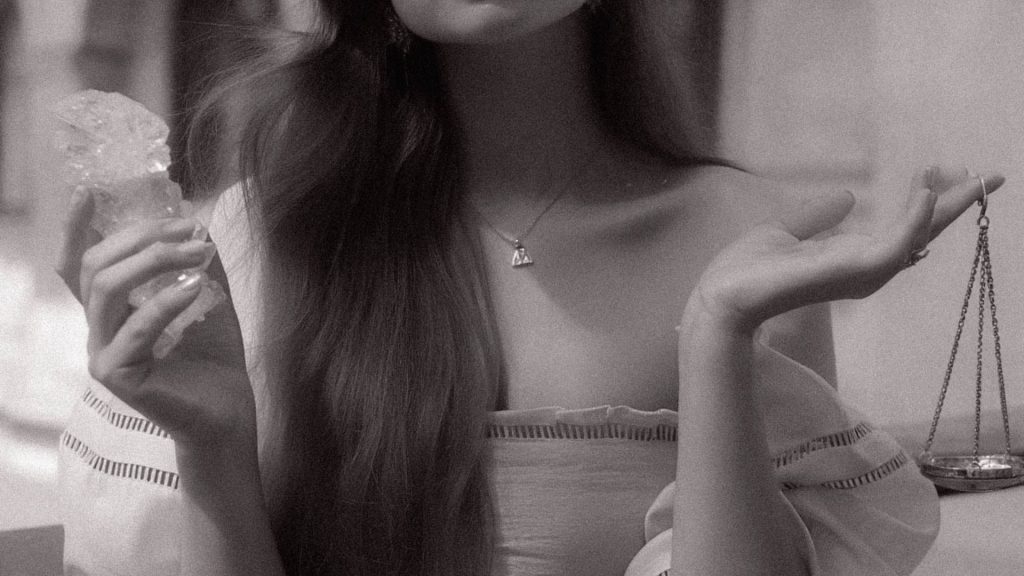 nieuwe maan in weegschaal