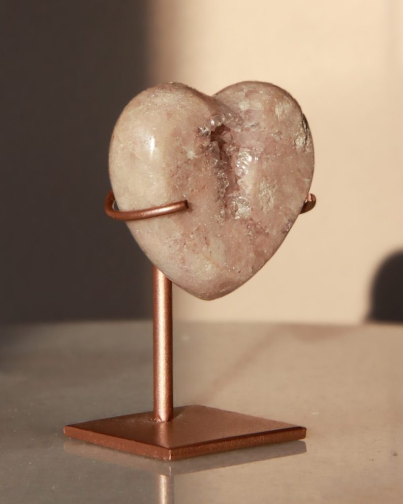 roze amethist hart edelsteen