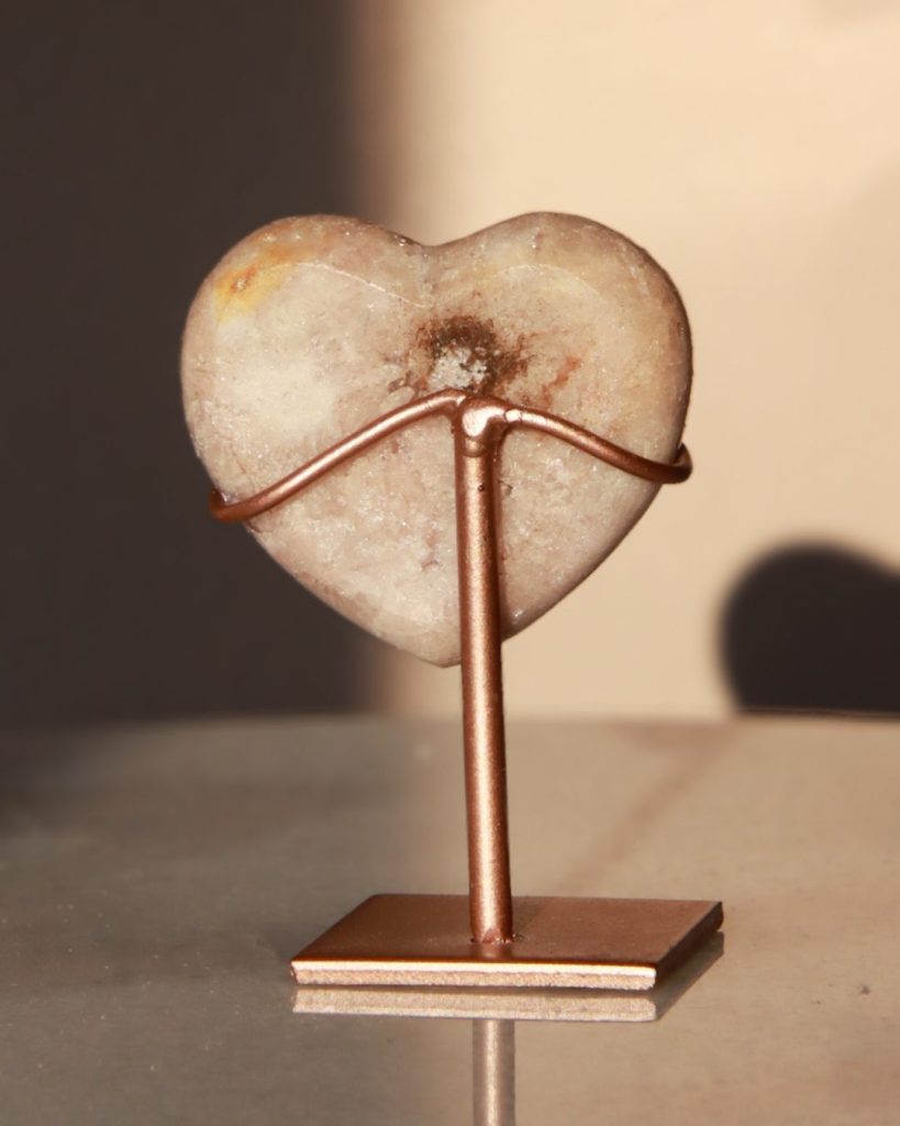 roze amethist hart edelsteen