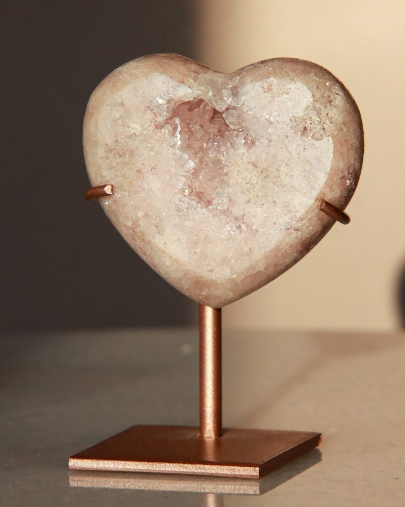 roze amethist hart edelsteen