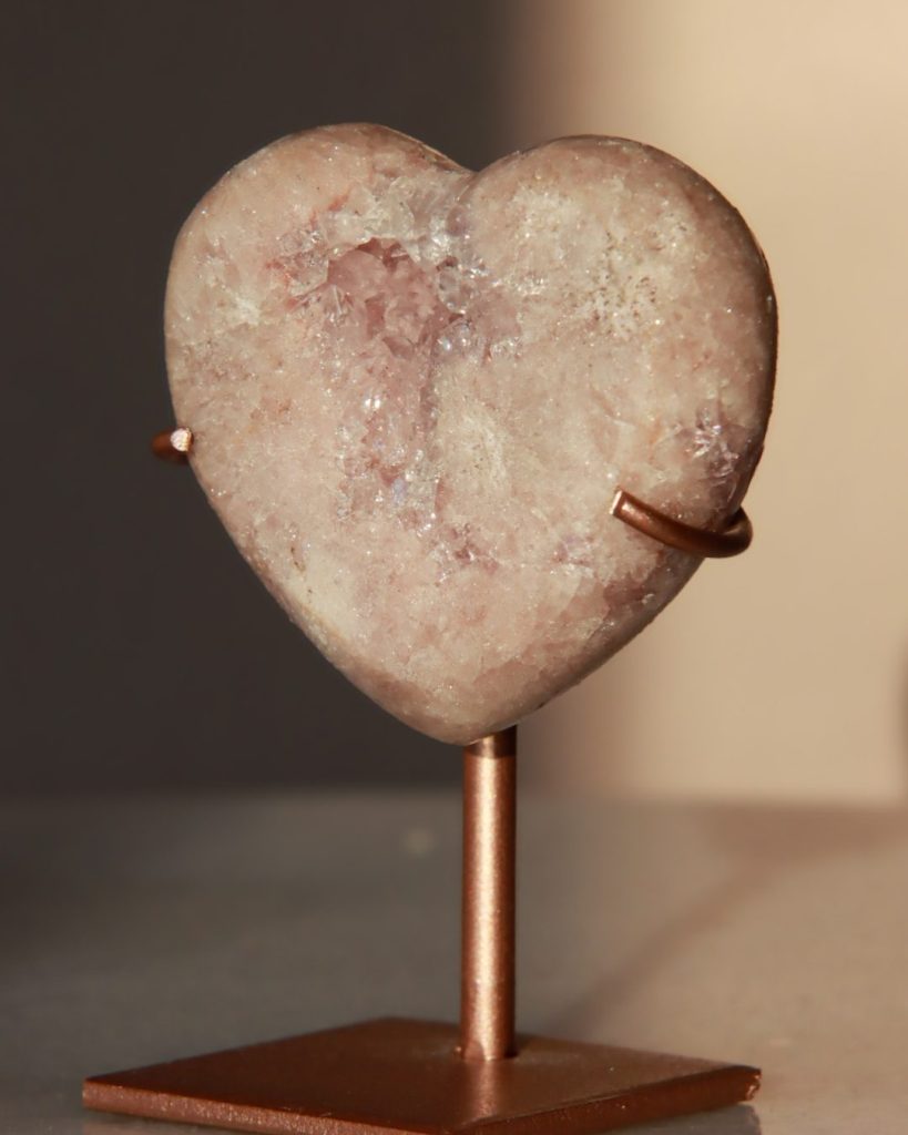 roze amethist hart edelsteen