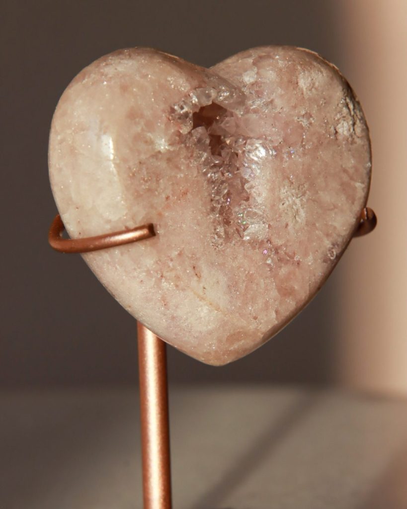 roze amethist hart edelsteen