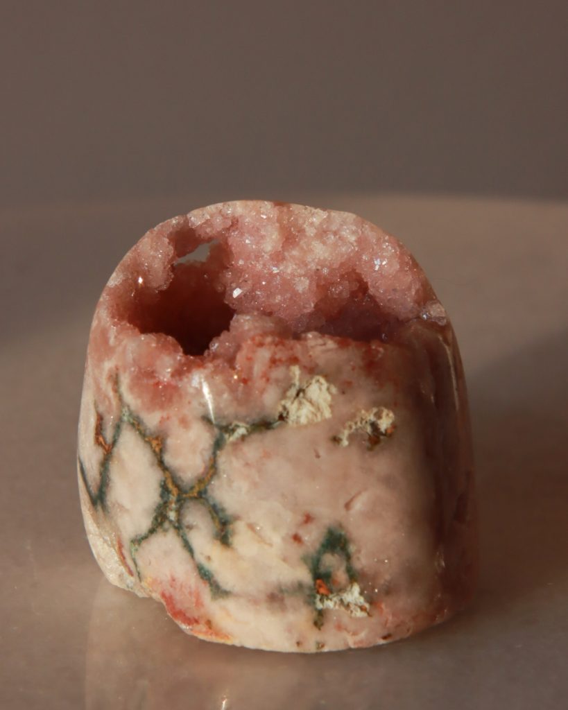 roze amethist geode vrije vorm