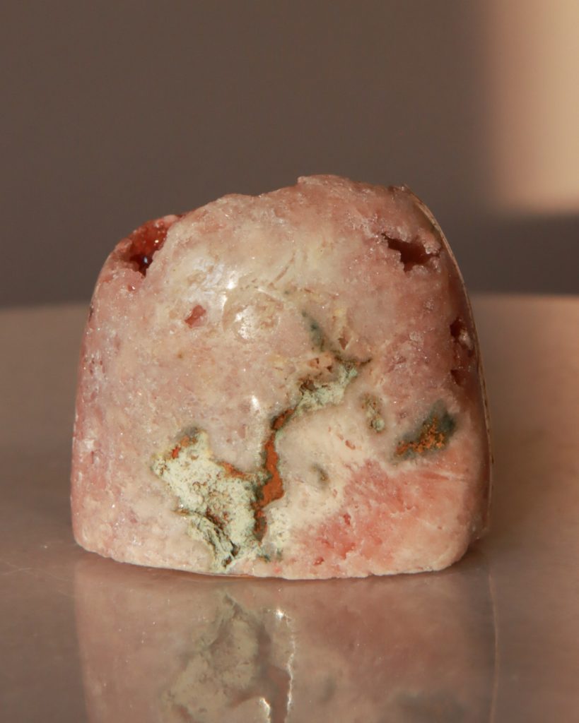 roze amethist geode vrije vorm