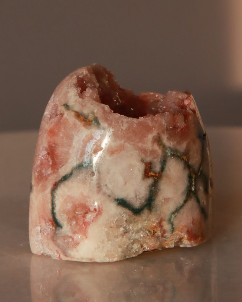 roze amethist geode vrije vorm