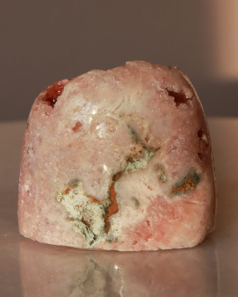 roze amethist geode vrije vorm