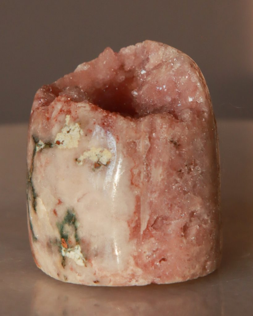 roze amethist geode vrije vorm