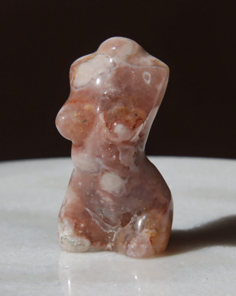 geslepen-bloemagaat-body-edelsteen_0424
