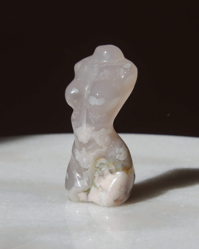 geslepen-bloemagaat-body-edelsteen_0444