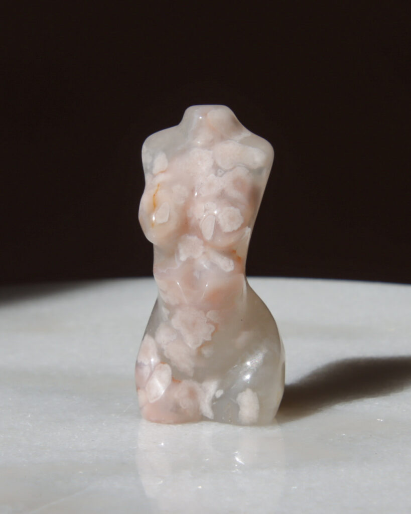 geslepen-bloemagaat-body-edelsteen_0448