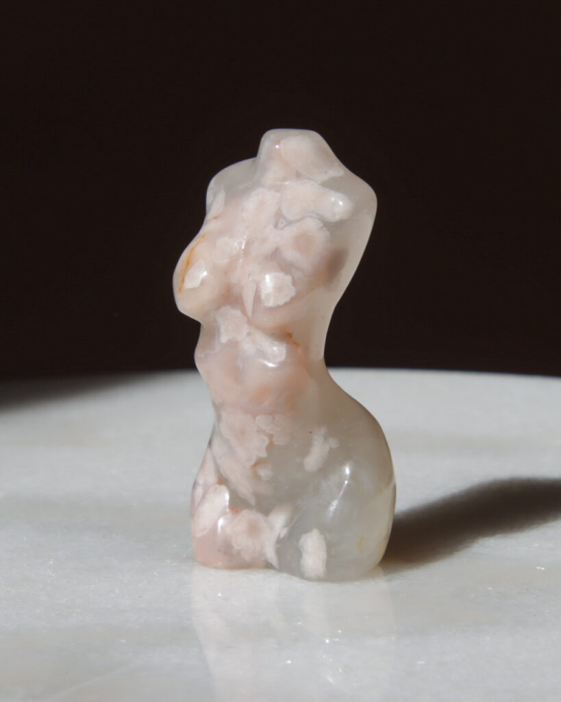 geslepen-bloemagaat-body-edelsteen_0449