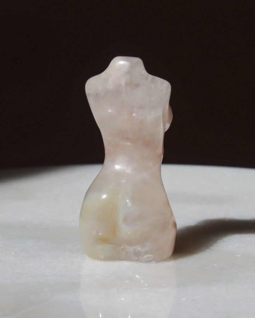 geslepen-bloemagaat-body-edelsteen_0451