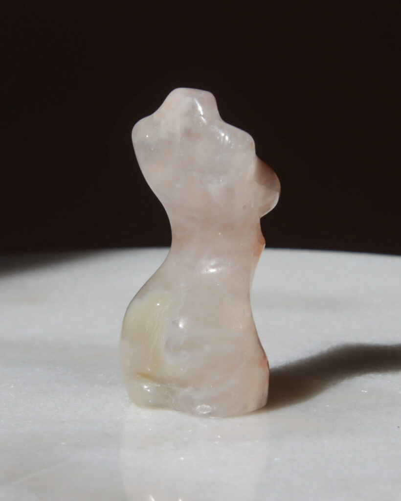 geslepen-bloemagaat-body-edelsteen_0453
